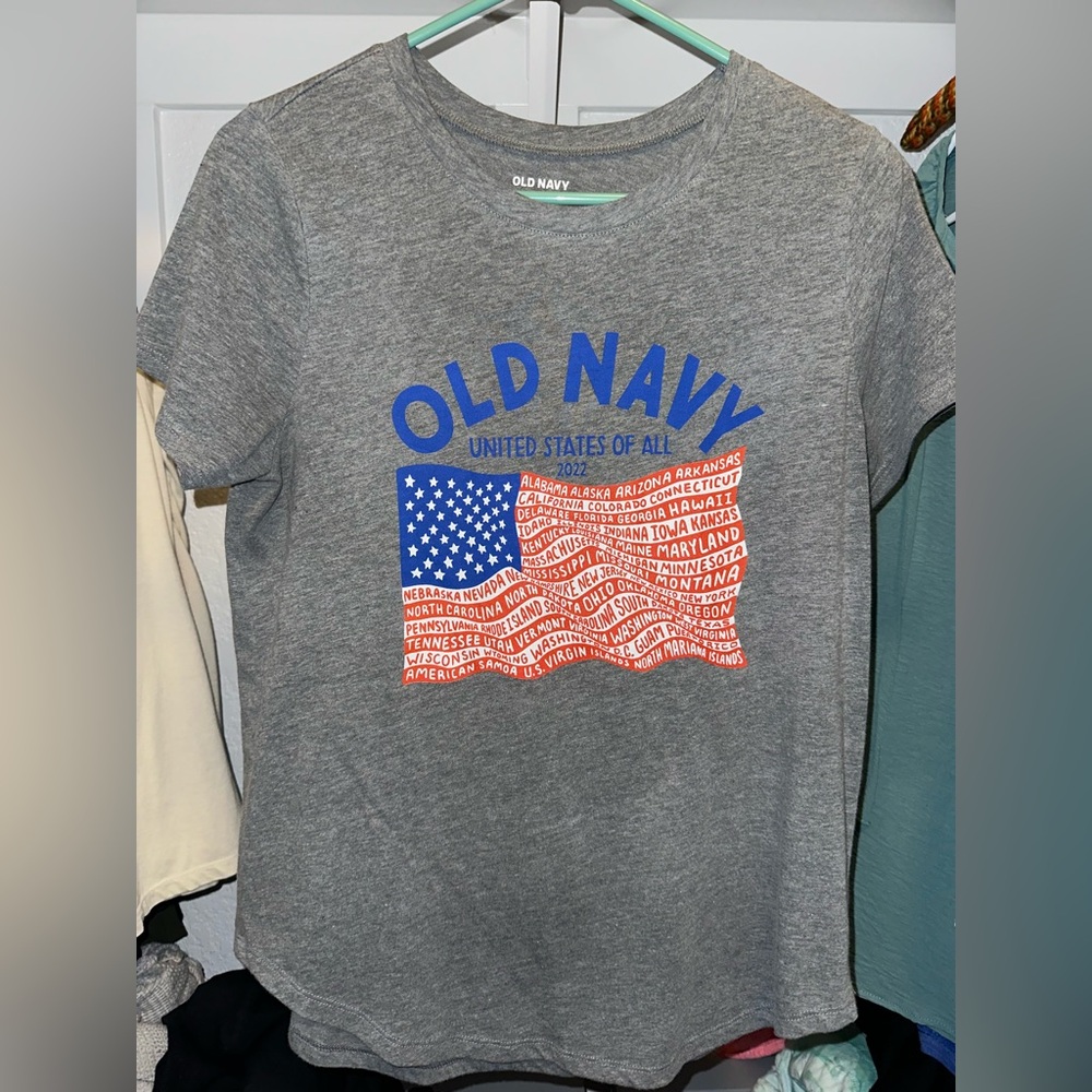 Old Navy Gray T-Shirt with USA Flag Design